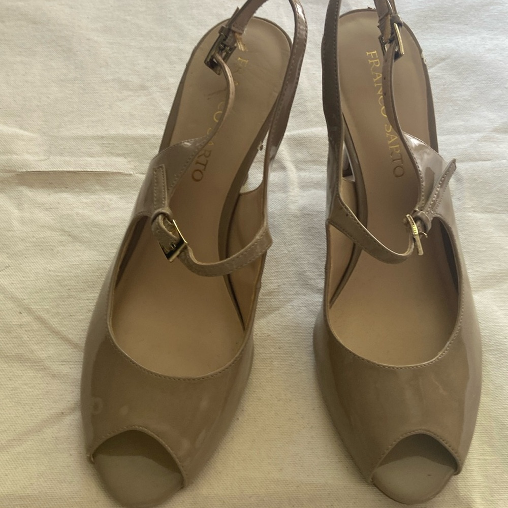 Sling back ladies shoe
